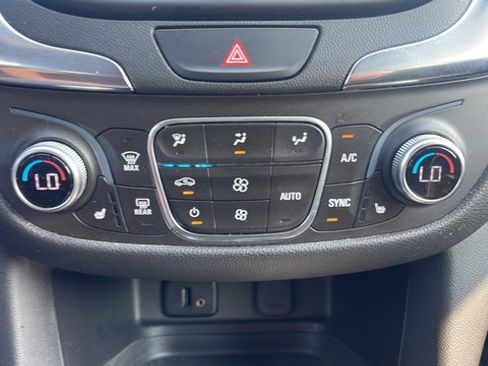 Used 2018 Chevrolet Equinox LT AWD/4WD image 18