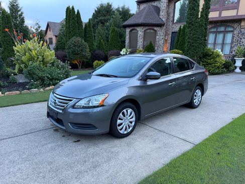 Used 2015 Nissan Sentra SV FWD image 2