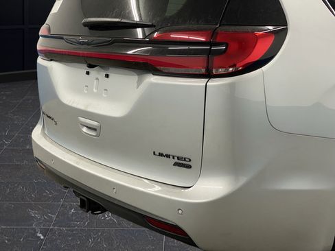 New 2026 Chrysler Pacifica Limited w/ S Appearance Package AWD/4WD image 38