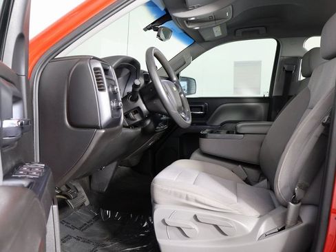 Used 2018 Chevrolet Silverado 1500 Custom w/ Custom Convenience Package AWD/4WD image 10