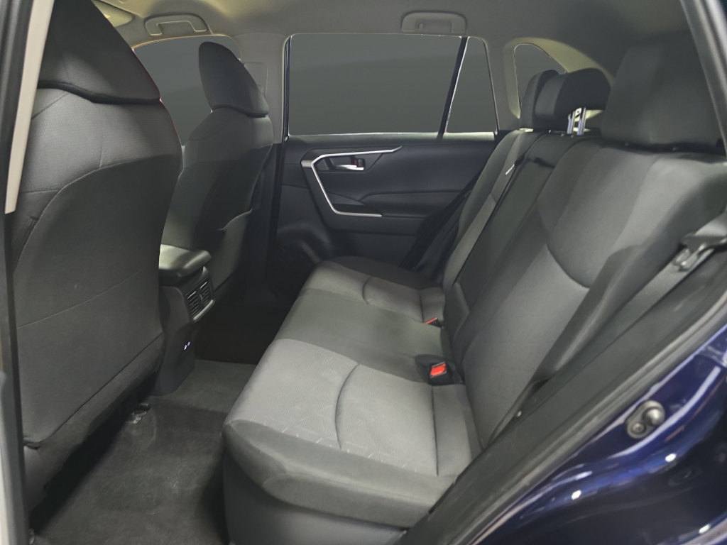 Used 2025 Toyota RAV4 XLE AWD/4WD image 23
