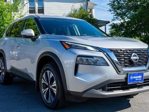 Used 2022 Nissan Rogue SV image 4