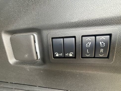 Used 2025 GMC Yukon Denali AWD/4WD image 49