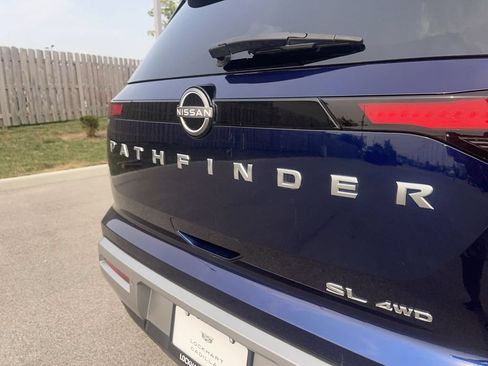 Used 2024 Nissan Pathfinder SL AWD/4WD image 13