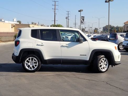 Used 2023 Jeep Renegade Latitude AWD/4WD image 4