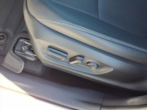 Used 2022 Toyota Corolla Cross XLE image 18