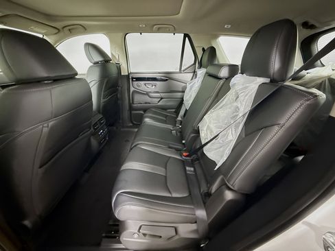 New 2025 Honda Pilot Touring image 30
