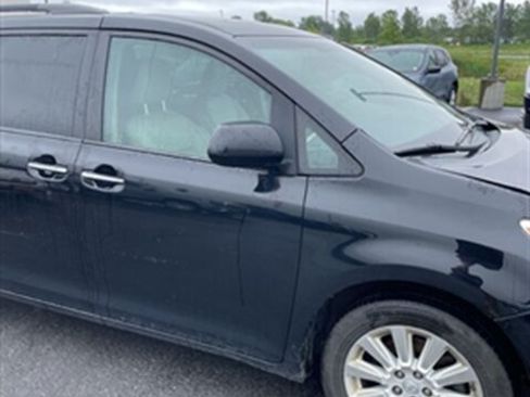 Used 2015 Toyota Sienna XLE w/ XLE Navigation Package AWD/4WD image 13