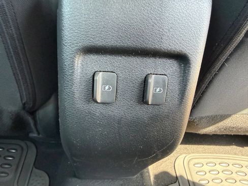 Used 2021 Nissan Kicks SV FWD image 32