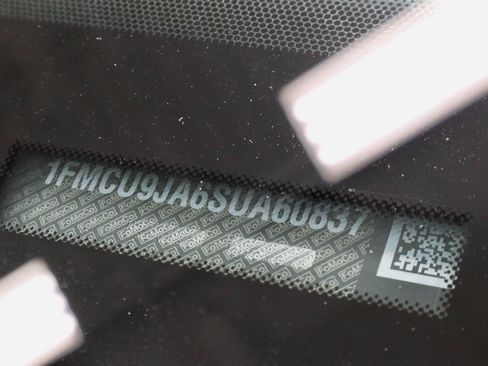 Certified 2025 Ford Escape Platinum image 36