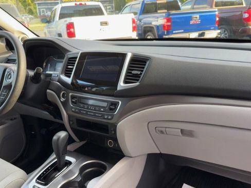 Used 2017 Honda Pilot EX image 17