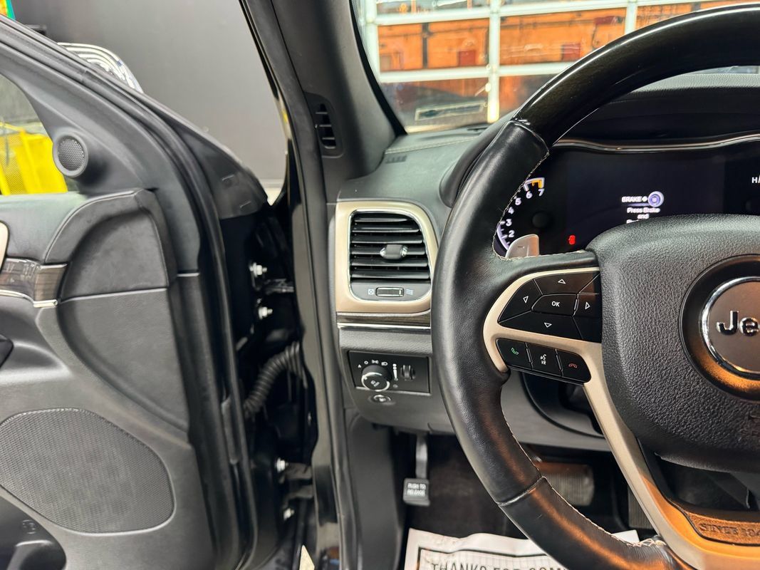 Used 2017 Jeep Grand Cherokee Overland AWD/4WD image 24