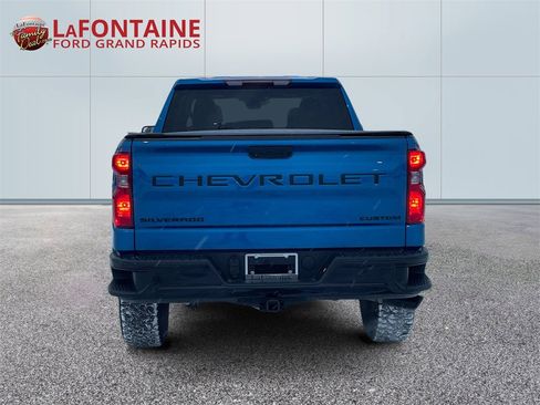 Used 2022 Chevrolet Silverado 1500 Custom Trail Boss w/ LPO, Dark Essentials Package image 6