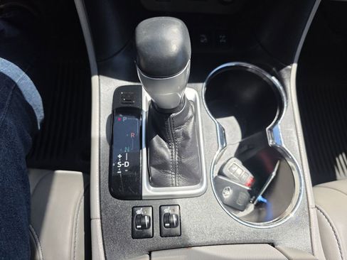Used 2017 Toyota Highlander XLE AWD/4WD image 33