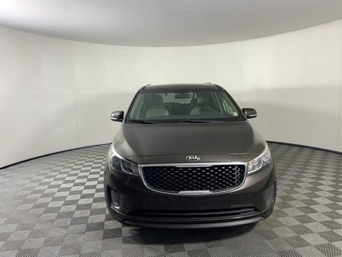 Used 2017 Kia Sedona LX w/ LX Essentials Premium Package image 4