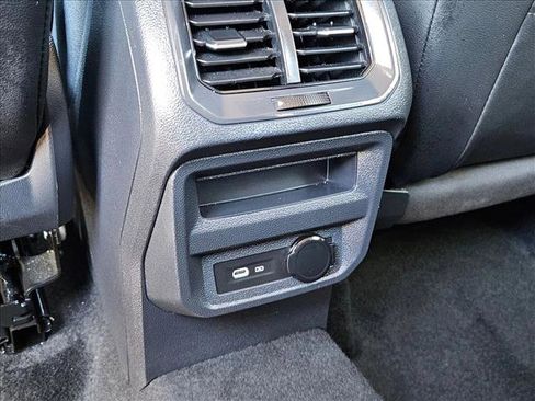 Used 2024 Volkswagen Tiguan SE image 17