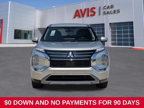 Used 2025 Mitsubishi Outlander SE FWD image 2