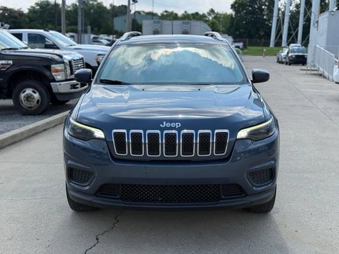 Used 2020 Jeep Cherokee Latitude w/ Cold Weather Group AWD/4WD image 3