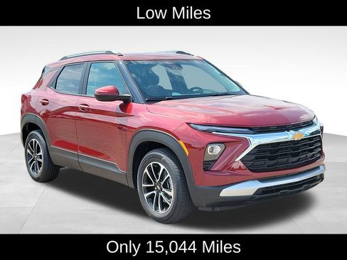 Used 2024 Chevrolet TrailBlazer LT w/ Convenience Package FWD image 2