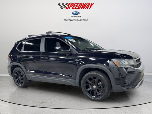 Certified 2023 Volkswagen Taos SE w/ Black Wheel Package AWD/4WD image 3
