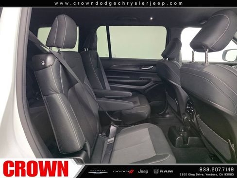 Used 2024 Jeep Grand Cherokee L Laredo AWD/4WD image 17