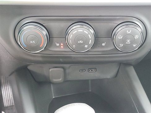 Certified 2024 Chevrolet Trax RS w/ Driver Confidence Package image 31