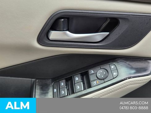 Used 2025 Nissan Rogue SV FWD image 21