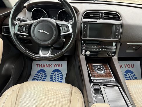 Used 2018 Jaguar F-PACE Prestige image 32