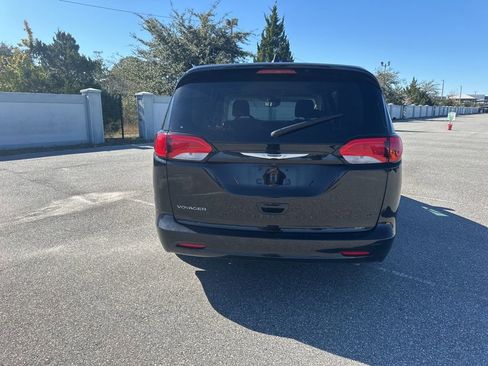 Used 2024 Chrysler Voyager LX image 7