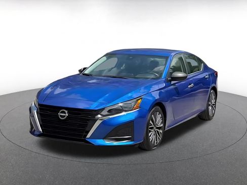 Used 2025 Nissan Altima 2.5 SV FWD image 5