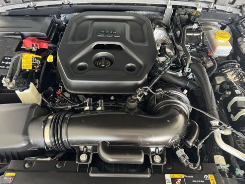 Used 2024 Jeep Wrangler Unlimited Sport AWD/4WD image 24