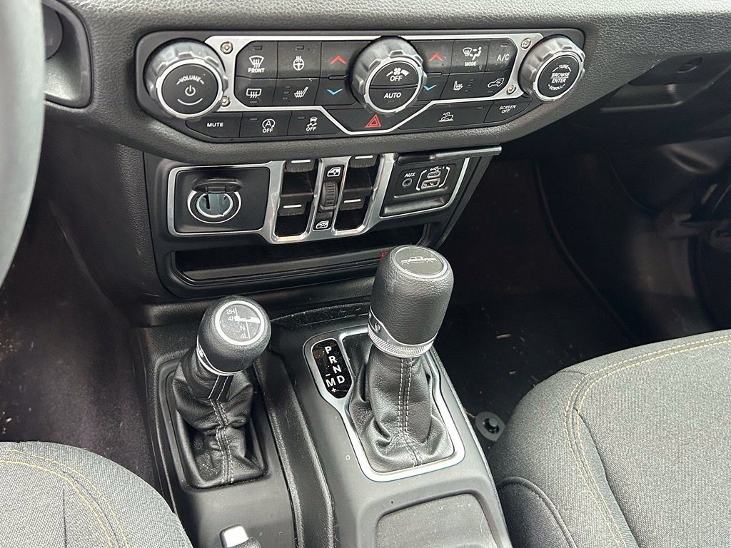Certified 2025 Jeep Gladiator Sport AWD/4WD image 14