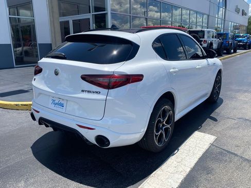 Used 2022 Alfa Romeo Stelvio Veloce AWD/4WD image 9