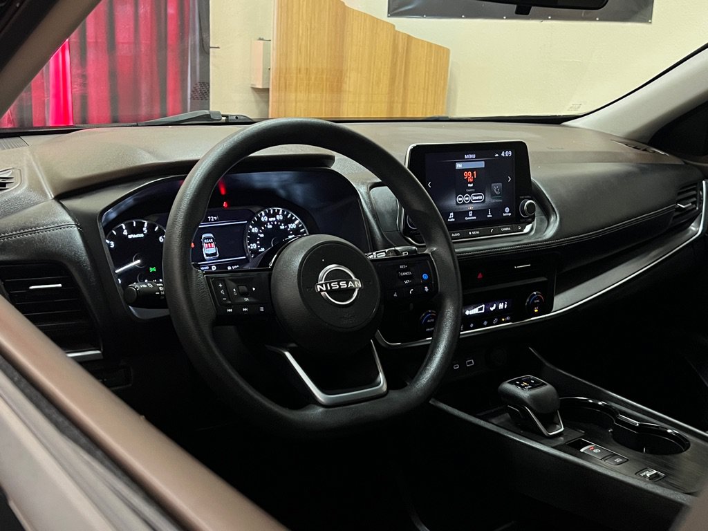 Used 2023 Nissan Rogue SV FWD image 17