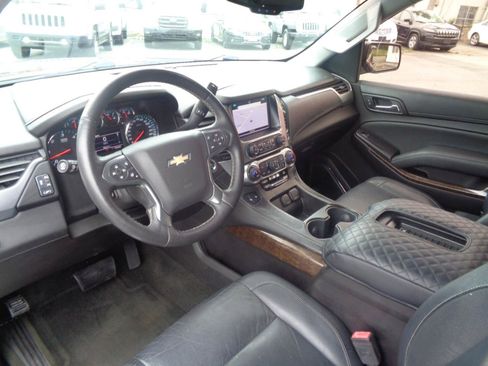 Used 2016 Chevrolet Tahoe LT w/ Luxury Package RWD image 5