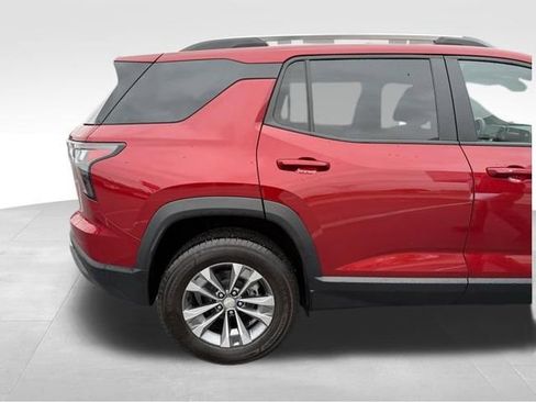 Used 2025 Chevrolet Equinox LT w/ Convenience Package II FWD image 4