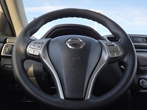 Used 2016 Nissan Rogue SV image 25