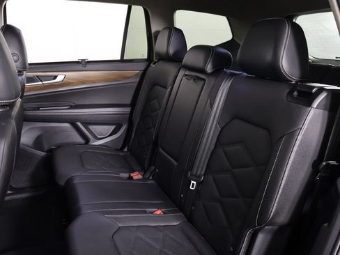 Used 2025 Volkswagen Atlas SE w/ Panoramic Sunroof Package AWD/4WD image 36
