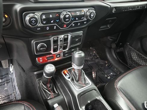 Used 2018 Jeep Wrangler Unlimited Rubicon w/ Dual Top Group AWD/4WD image 33