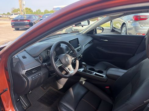 Used 2020 Nissan Altima 2.5 SR w/ Premium Package FWD image 10