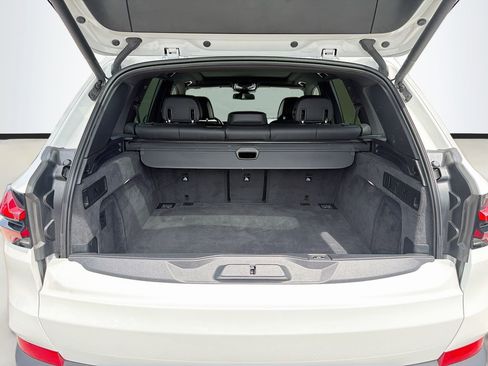 Used 2025 BMW X5 xDrive40i w/ Climate Comfort Package image 12