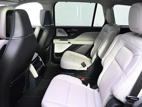 Used 2025 Lincoln Aviator Reserve w/ Equipment Group 201A image 21