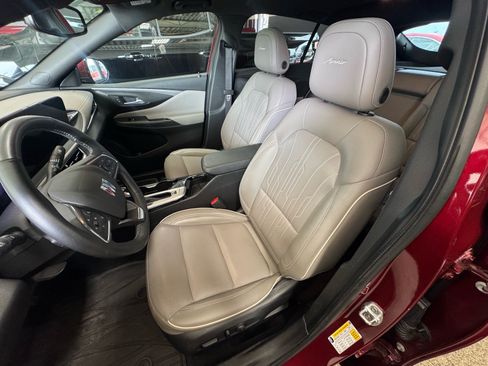 Certified 2024 Buick Envista Avenir FWD image 19