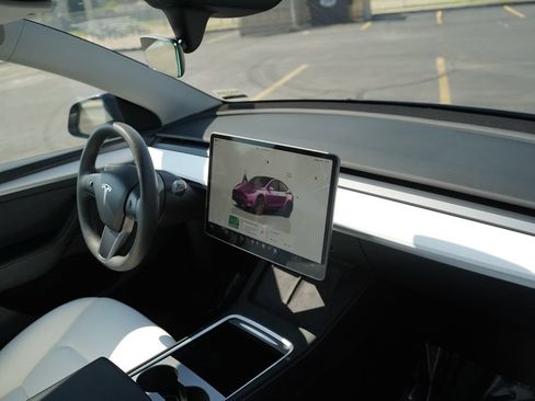 Used 2024 Tesla Model Y Performance AWD/4WD image 15