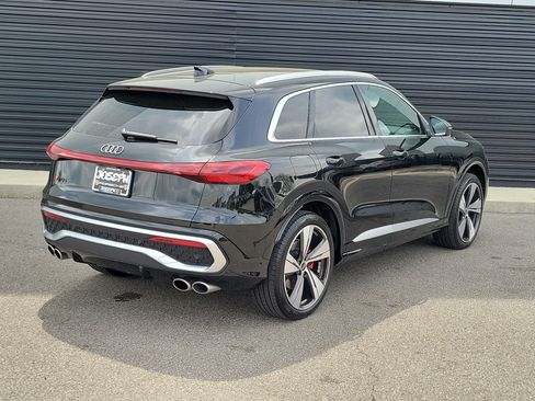 Certified 2025 Audi SQ5 Premium Plus AWD/4WD image 3