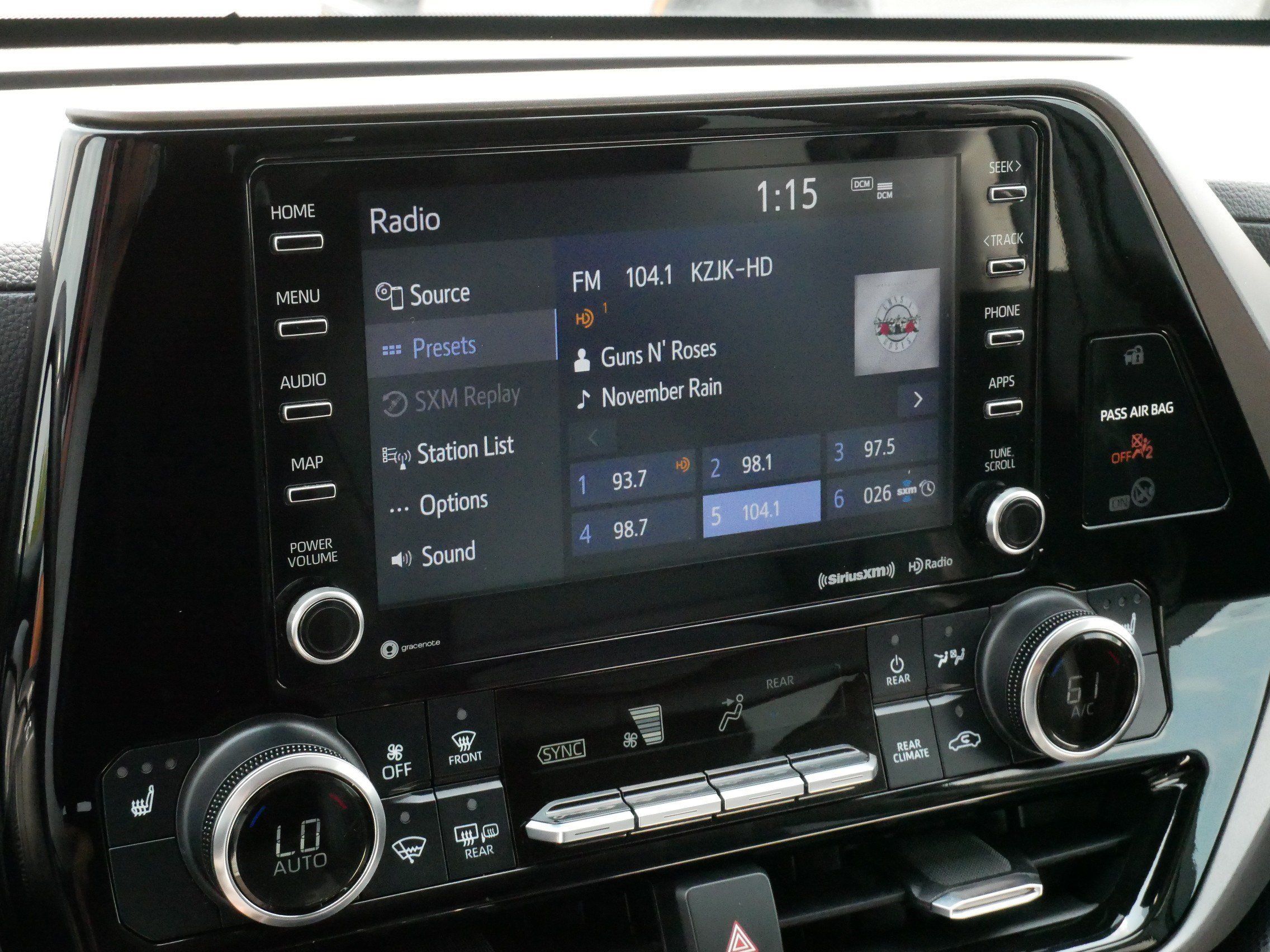 Used 2022 Toyota Highlander XLE AWD/4WD image 22