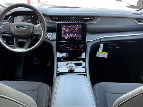 New 2025 Jeep Grand Cherokee Laredo X w/ Luxury Tech Group I image 4