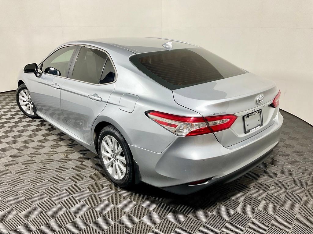 Used 2020 Toyota Camry LE FWD image 11