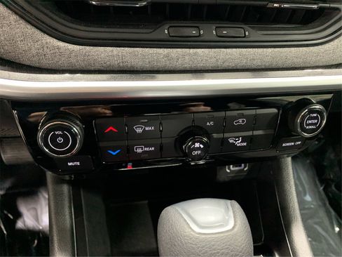 Used 2024 Jeep Compass Sport image 26