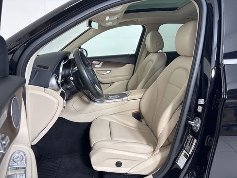Used 2020 Mercedes-Benz GLC 300 4MATIC w/ Premium Package image 13